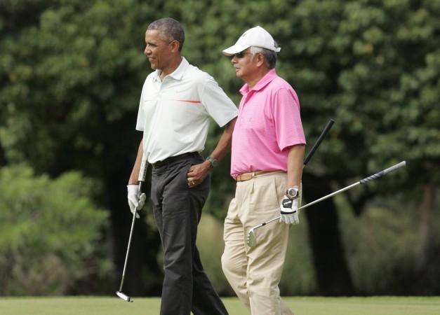 Obama golfing