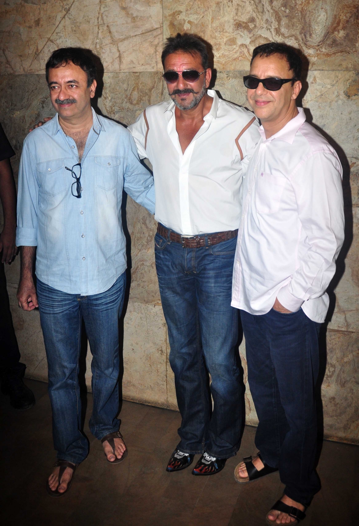 Director Rajkumar Hirani, Sanjay Dutt, co-producer Vidhu Vinod Chopra Sanjay Dutt Out on Parole; Rajkumar Hirani hosts Special Screening of 'PK' for Him