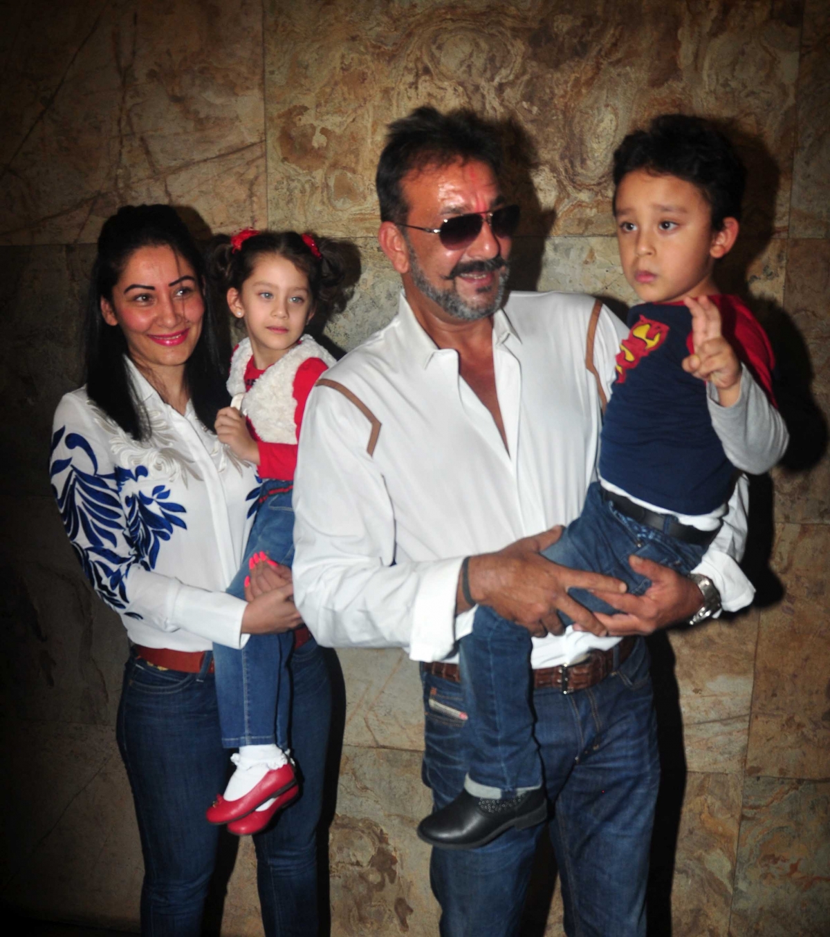Dutt with wife Manyata, kids Iqra and Shahraan Sanjay Dutt Out on Parole; Rajkumar Hirani hosts Special Screening of 'PK' for Him