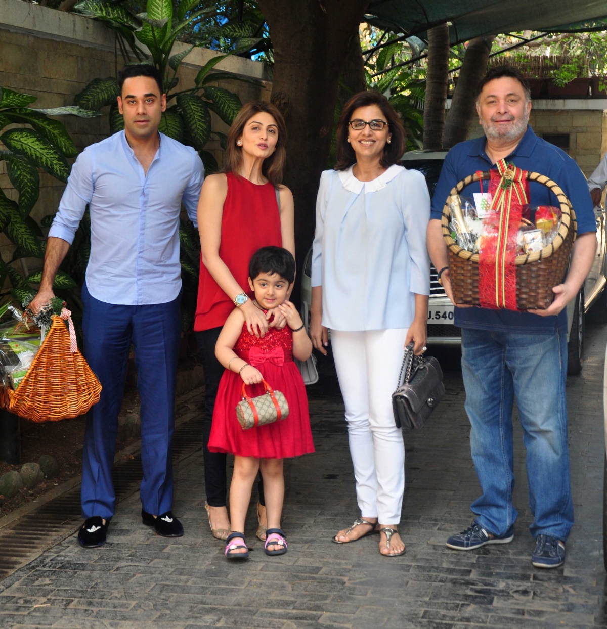 Kapoor Family Under One Roof; Ranbir, Kareena, Karisma attends Annual Christmas Lunch
