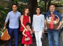 Kapoor Family Under One Roof; Ranbir, Kareena, Karisma attends Annual Christmas Lunch