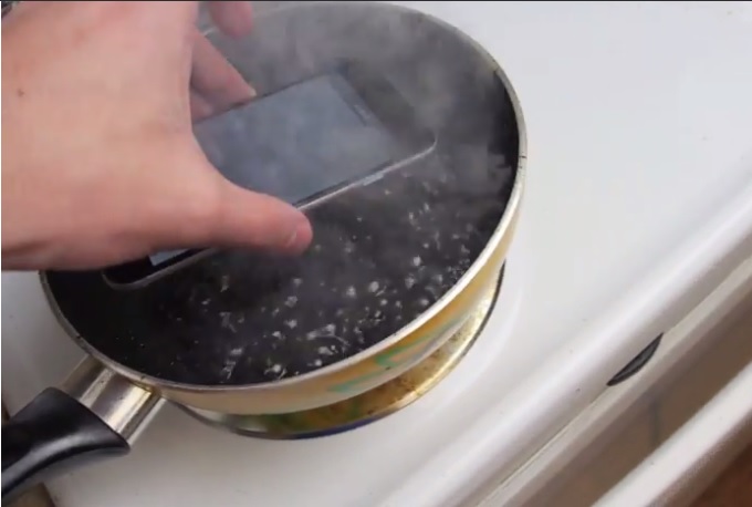 A viral video shows an YouTube celebrity blogger drop an iPhone 6 into a boiling pot of Coca Cola.