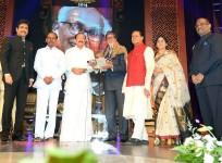 Amitabh Bachchan Receives ANR Award: Nagarjuna Thanks Big B for Accepting Honour
