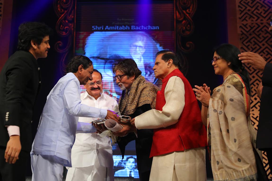 Amitabh Bachchan Receives ANR Award: Nagarjuna Thanks Big B for Accepting Honour Amitabh Bachchan Receives ANR Award: Nagarjuna Thanks Big B for Accepting Honour