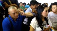 relatives-in-indonesia-singapore-await-news-of-missing-plane