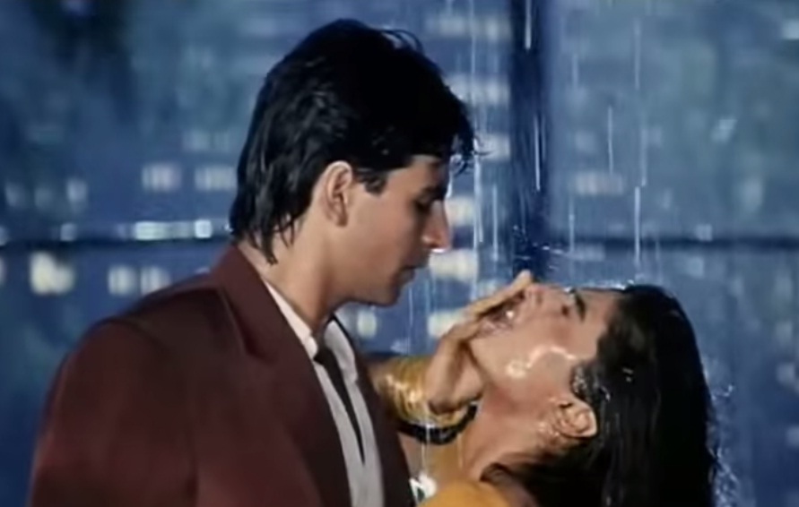 Akshay Kumar, Raveena Tandon in 'Tip Tip Barsa Paani' Akshay Kumar and Raveena Tandon