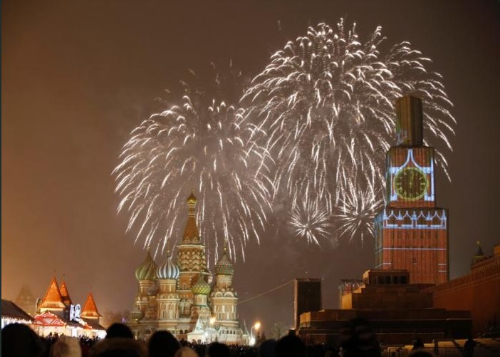 Fireworks light the sky over St. Basil's(Saviour) Tower during celebrations of New Year's Eve in Red Square in Moscow Fireworks in Moscow