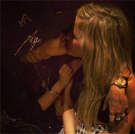 Ellie Goulding Gets Cosy with Rita Ora. Rita Ora Ellie Goulding