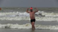 thousands-take-part-in-the-hagues-winter-dip