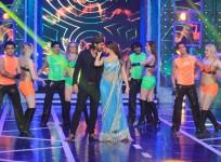 Arjun Rampal, Jacqueline Fernandez Promotes Upcoming Film on 'Bigg Boss 8'