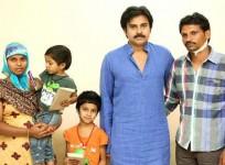 Pawan Kalyan Meets his Injured Fan Karuna Srinivas