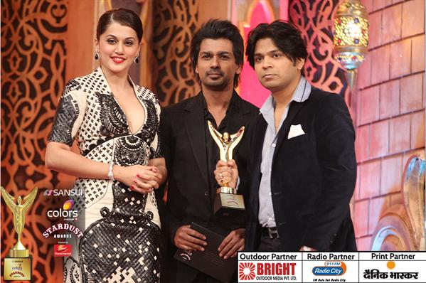 Ankit Tiwari receives Hard Rocker of the Year award.