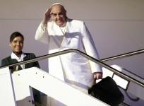 Pope Francis boards plane to Sri Lanka