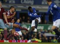 Romelu Lukaku Everton Winston Reid West Ham