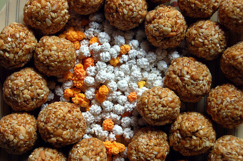 Multicolored sugar halwa surrounded by til-gul (sesame and jaggery) ladoos. These exchanged and eaten on Makara Sankranti in Maharashtra. Multicolored sugar halwa surrounded by til-gul (sesame and jaggery) ladoos. These exchanged and eaten on Makara Sankranti in Maharashtra