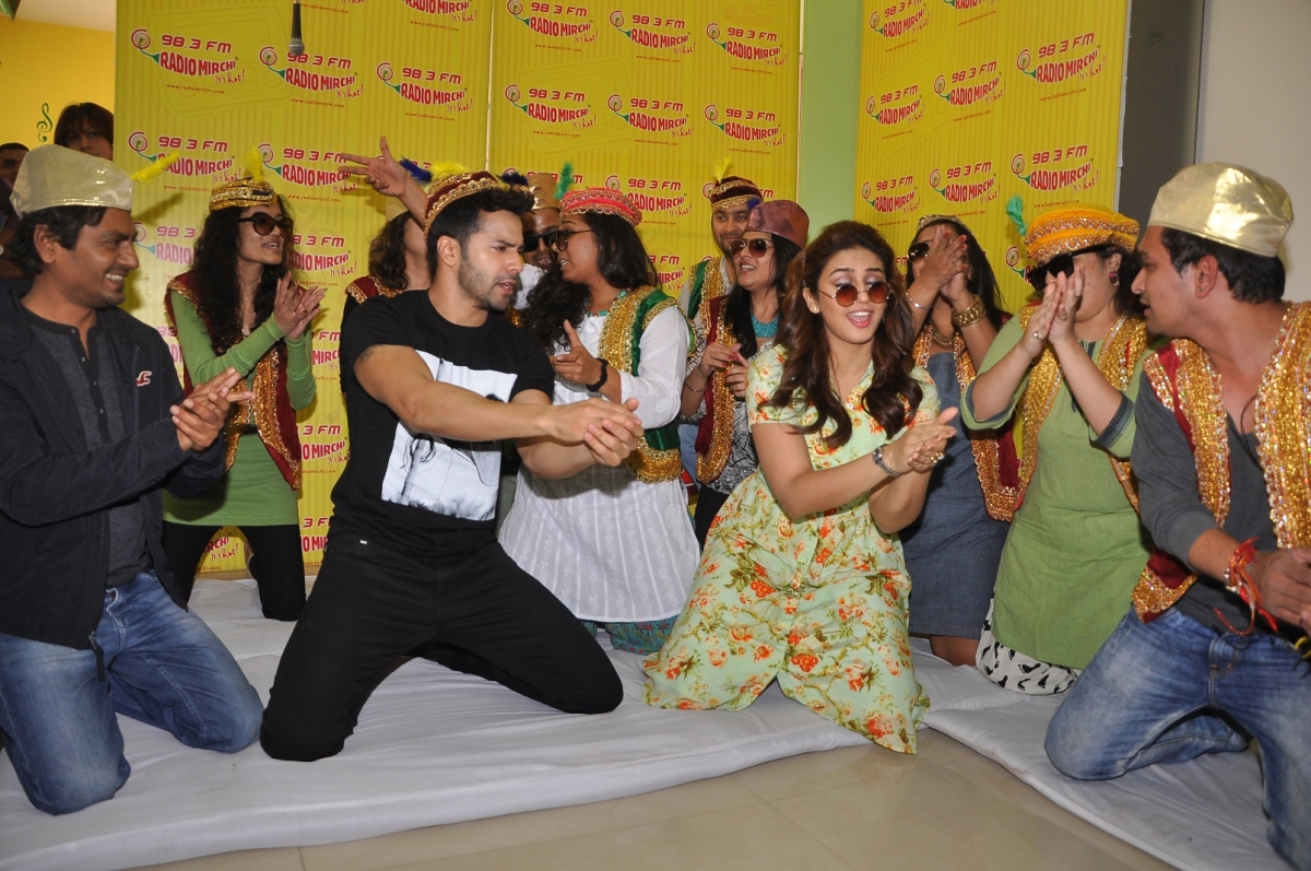 Varun Dhawan, Huma Qureshi Promotes 'Badlapur' at Radio Mirchi Studio