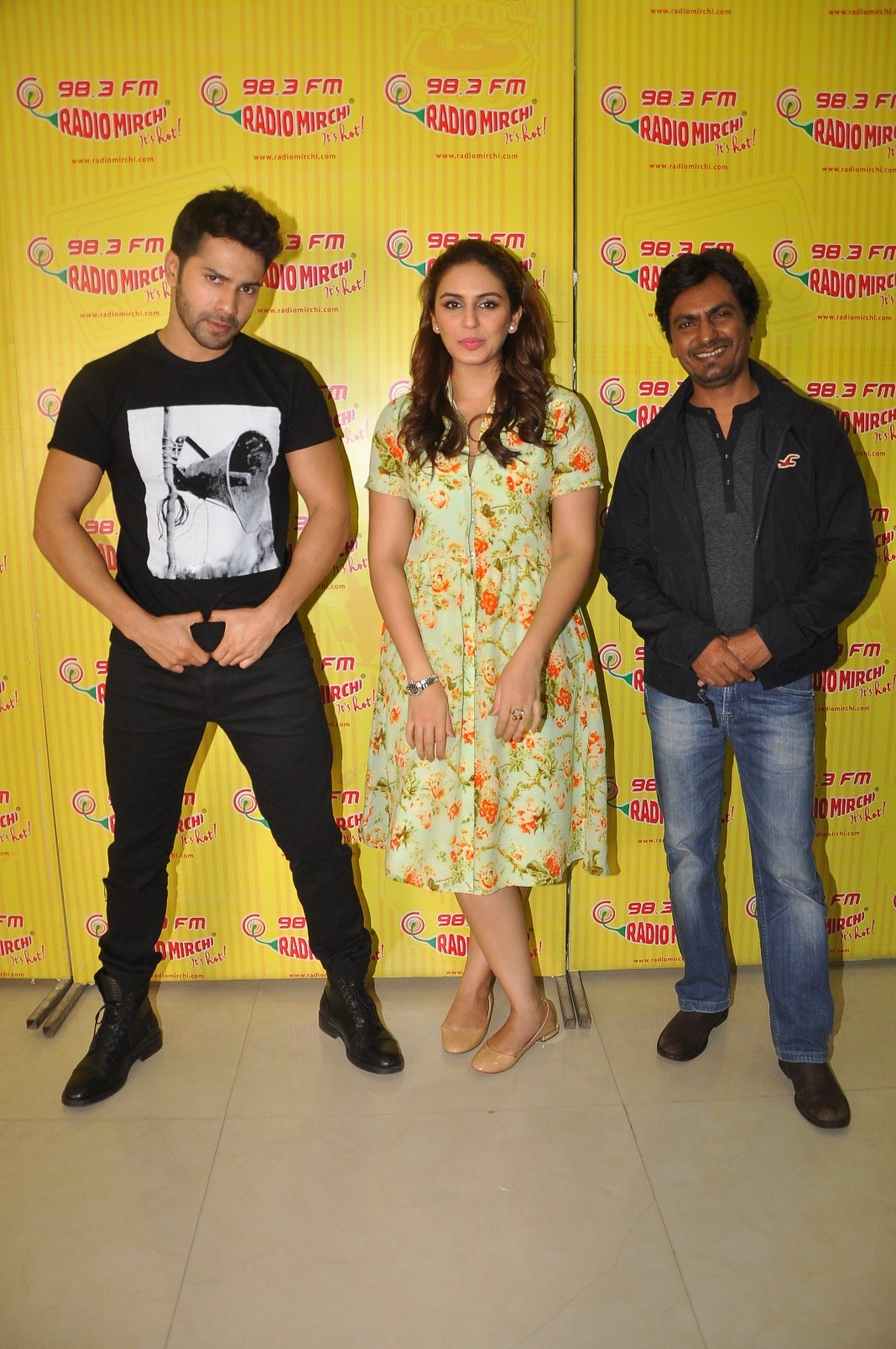 Varun Dhawan, Huma Qureshi, Nawazuddin Siddiqui Promotes 'Badlapur' at Radio Mirchi Studio