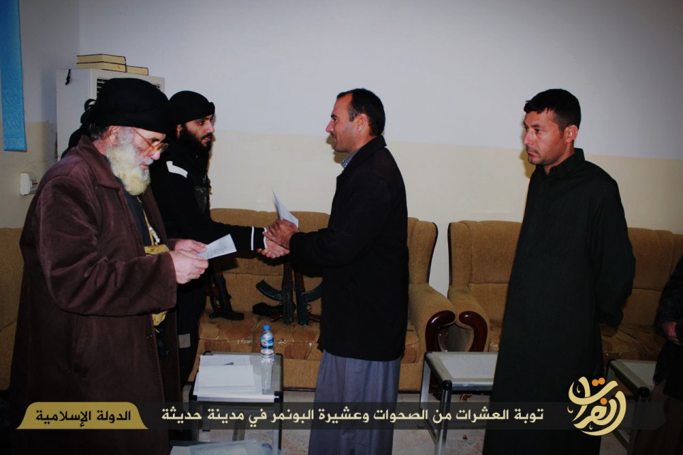 ISIS photo report shows Albu Nimr tribe members repenting and swearing loyalty to Islamic State and Baghdadi.