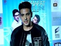 special-screening-of-movie-sharafat-gayi-tel-lene