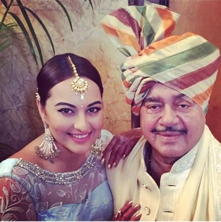 Sonakshi with her father Shatrughan Sinha at Kush's wedding Sonakshi Sinha's Brother Wedding