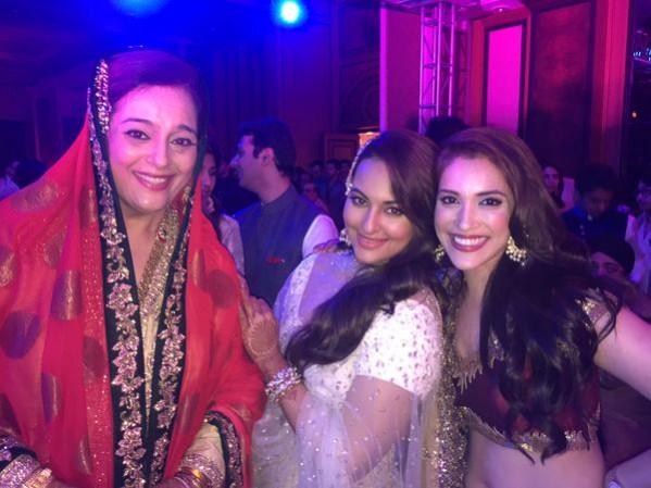 Poonam Sinha, Sonakshi and Rashmi Nigam at Kush's Sangeet ceremony Sonakshi Sinha's Brother Wedding