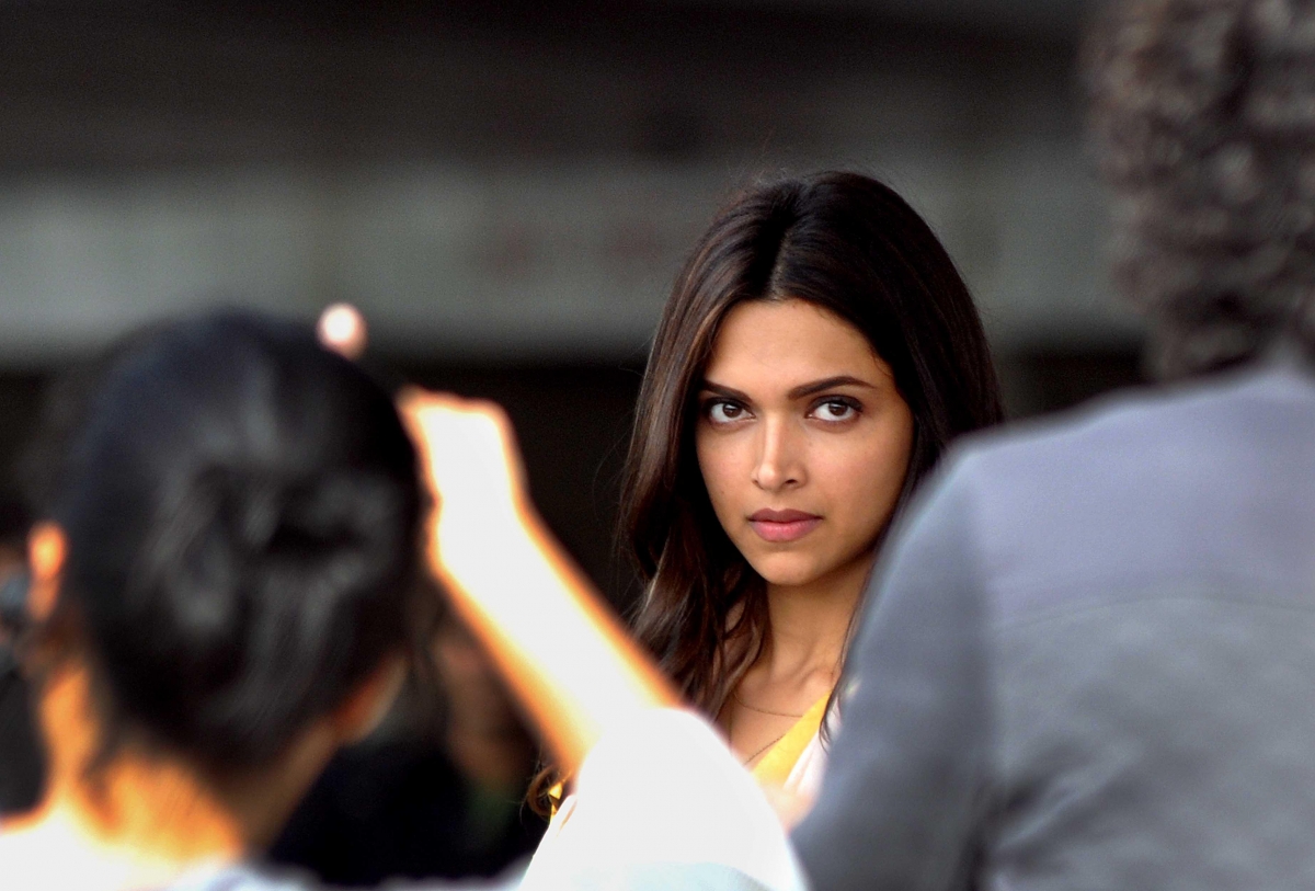 In Pictures: Deepika Padukone, Imtiaz Ali Spotted on Sets of 'Tamasha ...