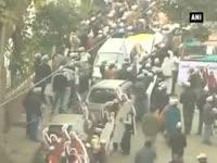 kejriwal-gets-late-due-to-roadshow-not-to-file-nomination-papers-today