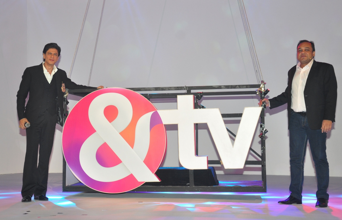 Shah Rukh Khan To Host a Game Show on Small Screen