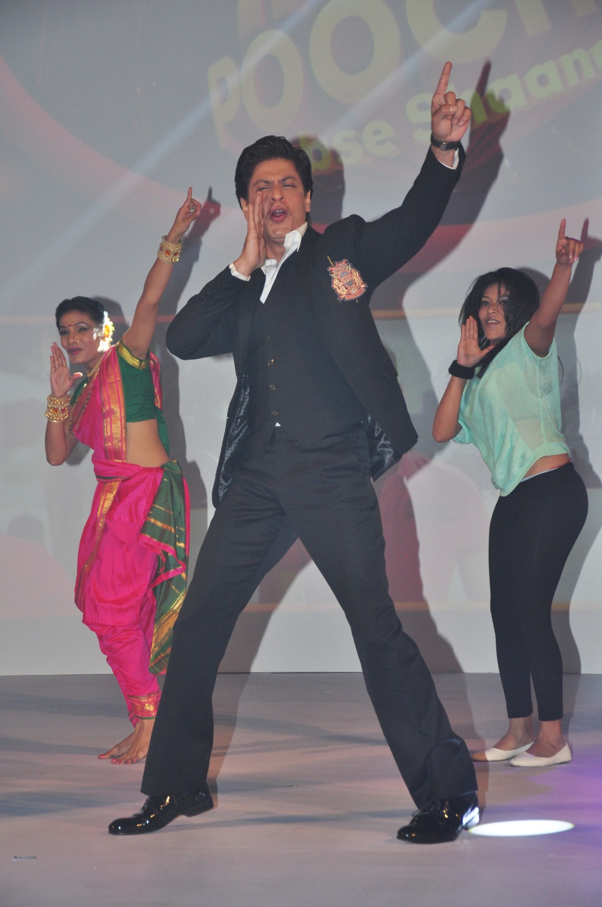 Shah Rukh Khan To Host a Game Show on Small Screen