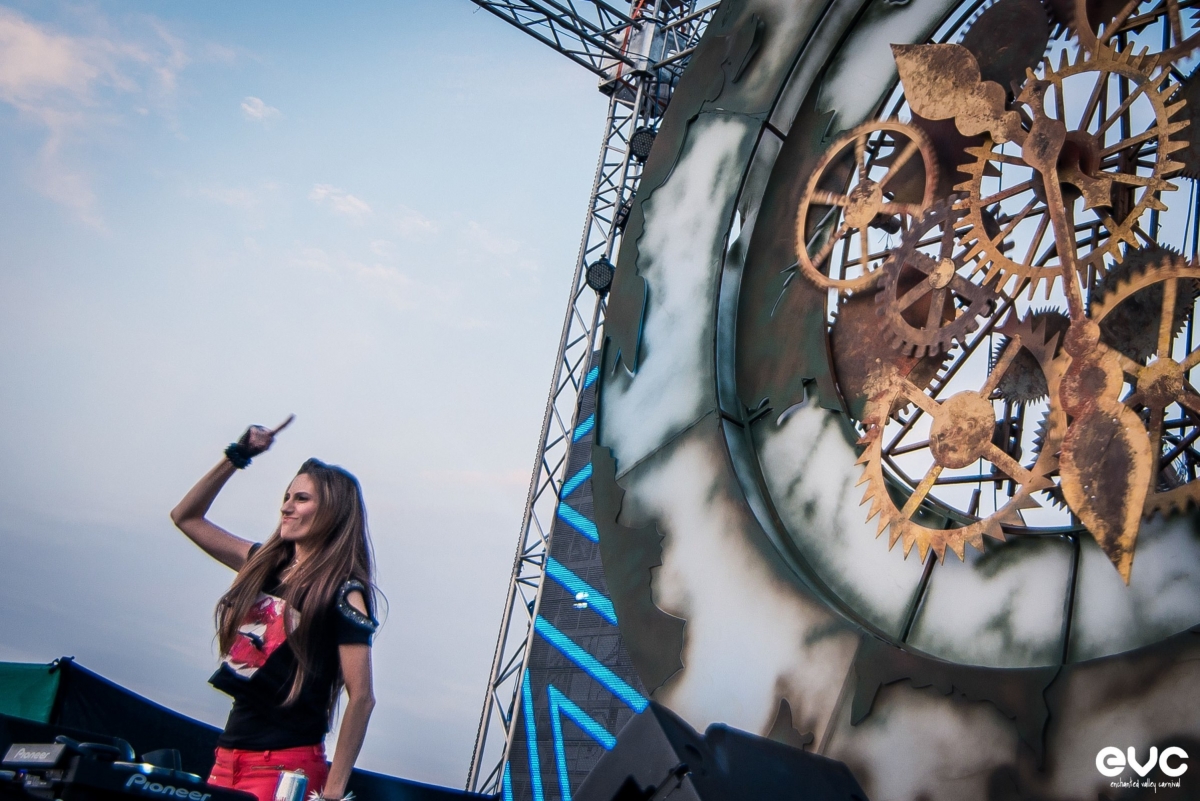 Mumbai Thrills in Enchanted Valley Carnival 2014