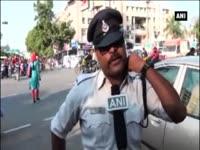 dancing-cop-becomes-a-rock-star-like-figure-among-riders-in-indore