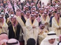 Saudi King Salman (C) prays during the funeral of the late Saudi King Abdullah in Riyadh January 23, 2015, in this handout photo provided by Saudi Press Agency.