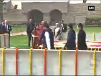 us-president-obama-reaches-rajghat-to-pay-tribute-to-mahatma-gandhi