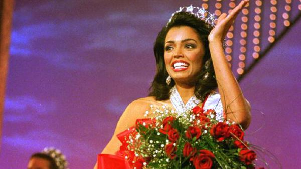 1995: Chelsi Smith, USA Miss Universe
