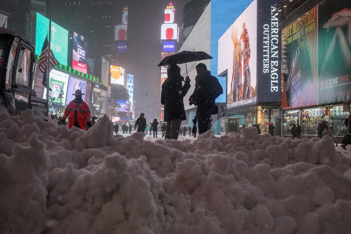 Historic Blizzard Juno in New York; 'City that Never Sleeps' Takes a ...