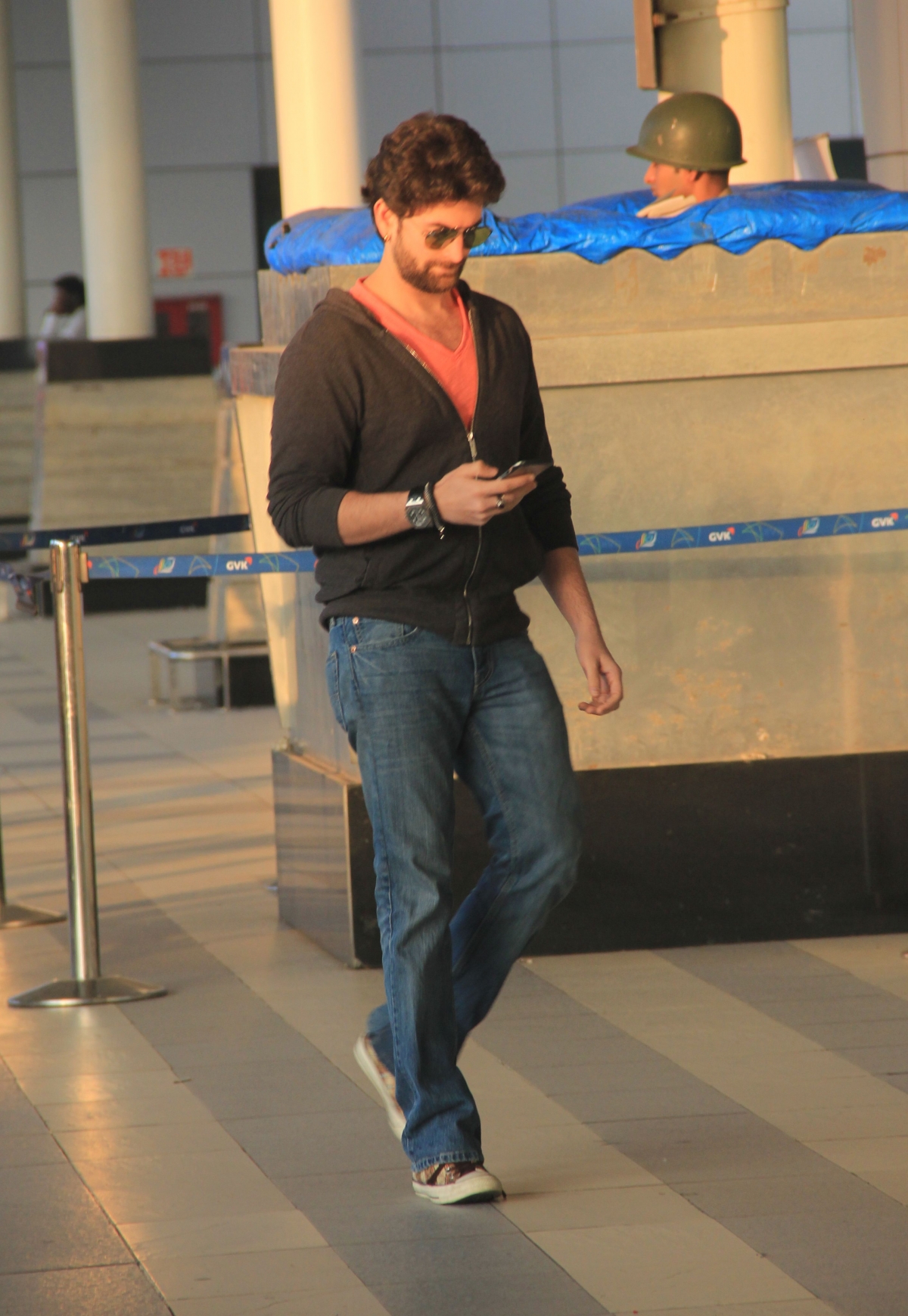 Deepika Padukone, Vivek Oberoi, Jaya Bachchan and Other Celebs Spotted at Mumbai Airport