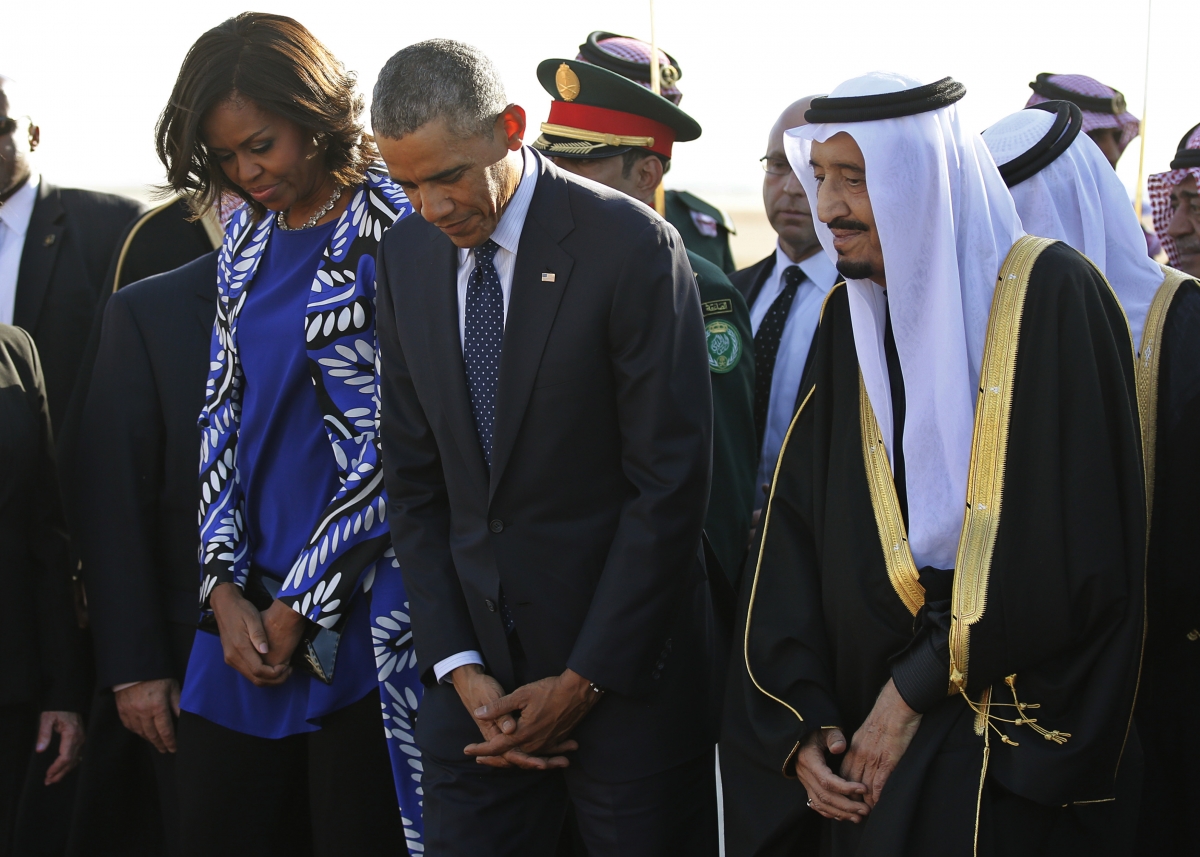 Michelle Obama in Saudi Arabia Without Headscarf Stirs ...