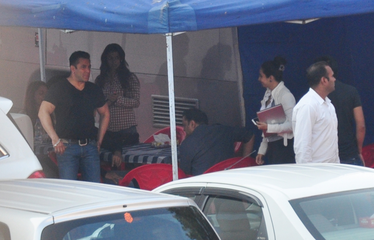 'Bajrangi Bhaijaan' Actor Salman Khan Snapped at Bandra 'Bajrangi Bhaijaan' Actor Salman Khan Snapped at Bandra