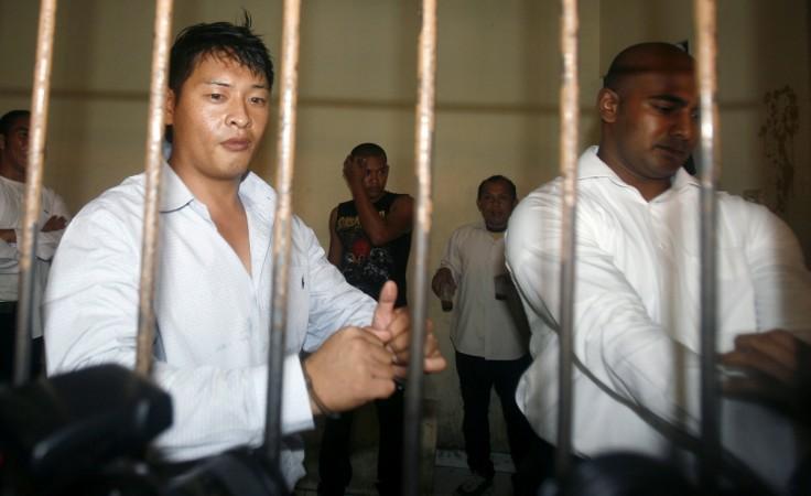 Andrew Chan and Myuran Sukumaran wait in a temporary cell for their appeal hearing in Denpasar District Court in Indonesia's resort island of Bali September 21, 2010 Andrew Chan and Myuran Sukumaran