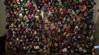 chinese-artist-hides-in-art-to-express-emotions