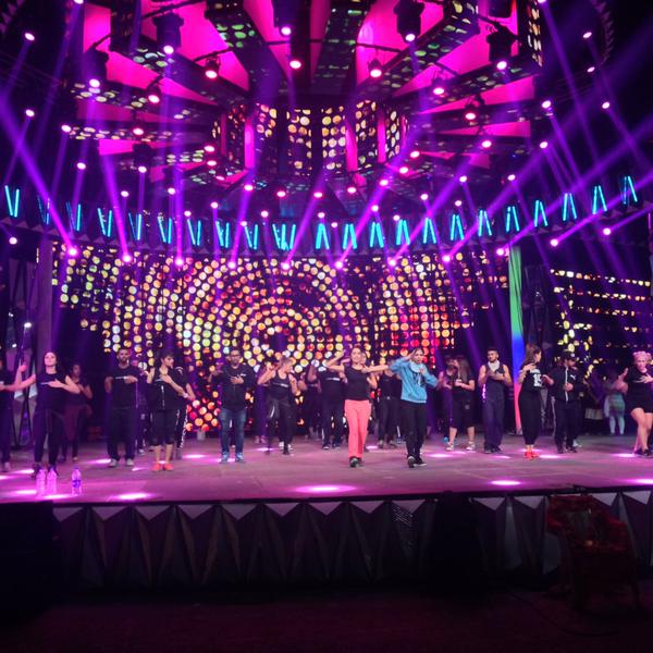60th Britannia Filmfare Awards: Varun Dhawan, Arjun Kapoor, Shraddha Kapoor Rehearses To Sizzle Stage