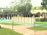 pm-modi-president-service-chiefs-pay-tribute-at-rajghat
