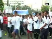 thousands-of-school-children-take-part-in-terry-fox-fundraiser-in-mumbai-to-fight-cancer