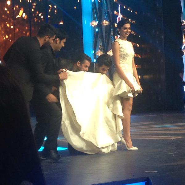 Filmfare Awards 2015: Why Salman, Sidharth Chew on Deepika Padukone's Gown? 60th Filmfare Awards