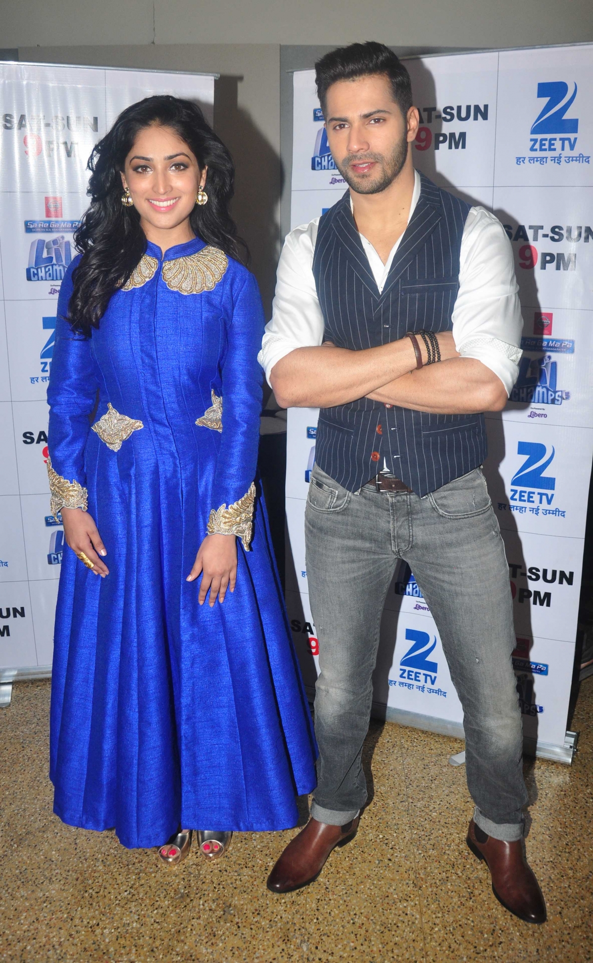 'Badlapur' Promotions: Varun Dhawan, Yami Gautam Stuns at 'Sa Re Ga Ma Pa Li'l Champs'