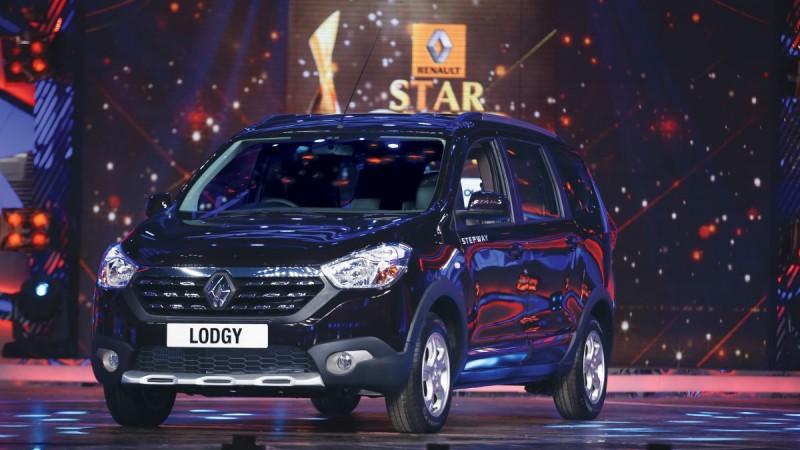 Renault Lodgy Makes Online Debut in India; Expected Price, Feature Details [PHOTOS]