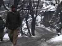 kashmir-valley-remains-cut-off-due-to-heavy-snowfall
