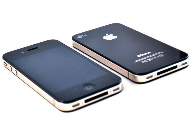 Apple iPhone 4S Apple iPhone 4S (8GB)