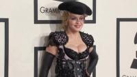 madonna-beyonce-walk-grammy-red-carpet