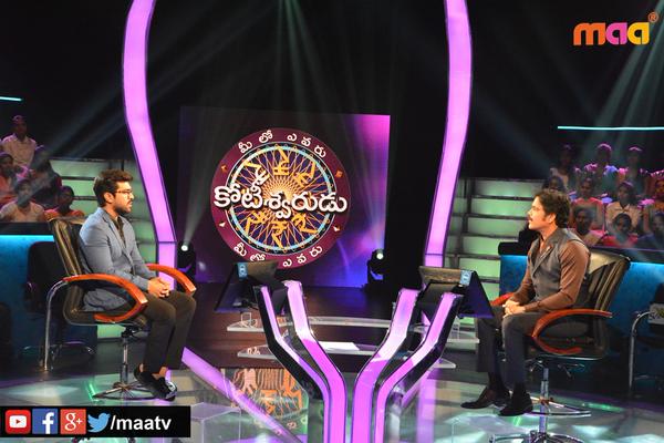 Ram Charan with Nagarjuna on Meelo Evaru Koteeswarudu 2